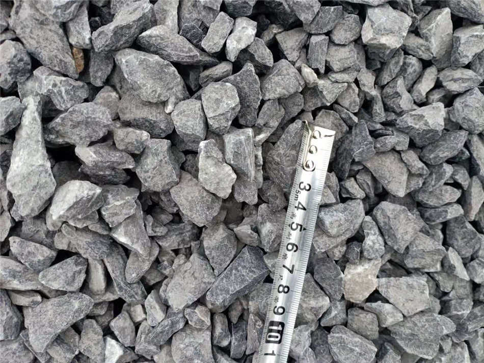 地基铺路破碎石原产地 别墅庭院公园装饰石材厂家批发  砾石原产地  黑色砾石厂家  砾石破碎石材