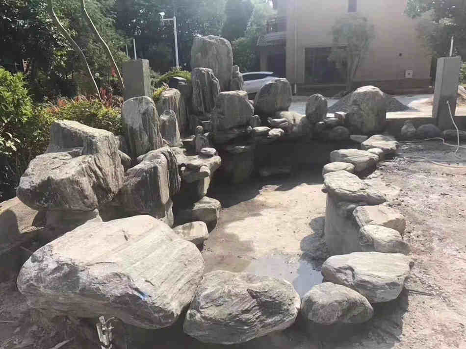 泰山石水池搭建 天然组合假山庭院装饰石材批发  泰山石原石供应  大型园林景观石  假山制作庭院装饰