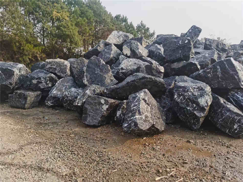 天然太湖石原产地 太湖石厂家大量现货供应  太湖石厂家批发  组合假山、草坪点缀  假山制作庭院装饰