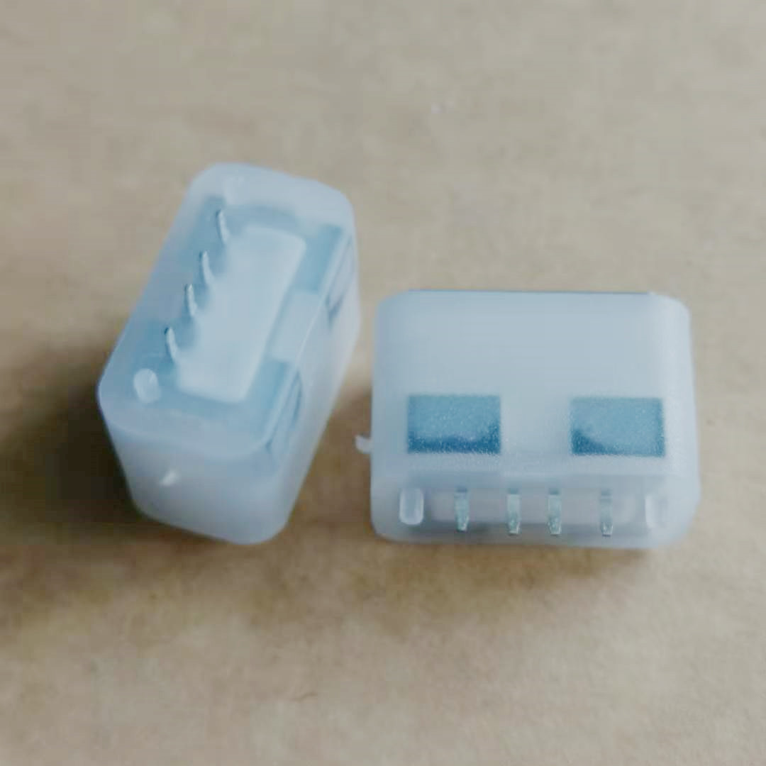 A母短体10.0防水母座 4P 180度直插DIP 带定位柱  白色防水胶套