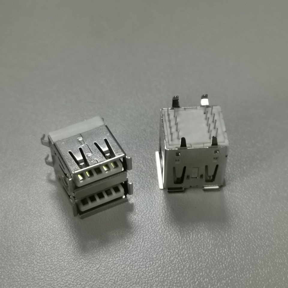 USB双层3.0直插SMT H=15.0 卷边 弯脚  白胶
