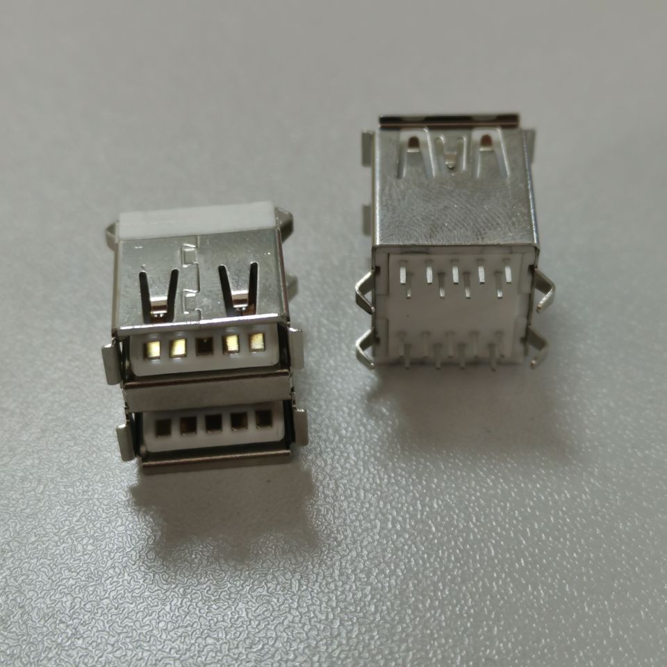 USB双层3.0直插SMT H=15.0 卷边 弯脚  白胶