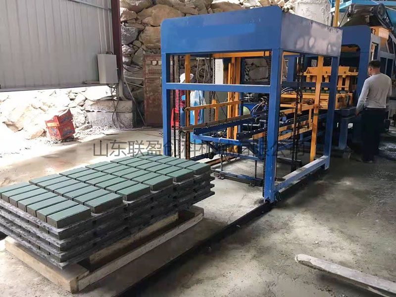 青海海绵城市透水砖机 QT4-24路面翻新透水砖机销售  广场透水砖机  市政透水砖机