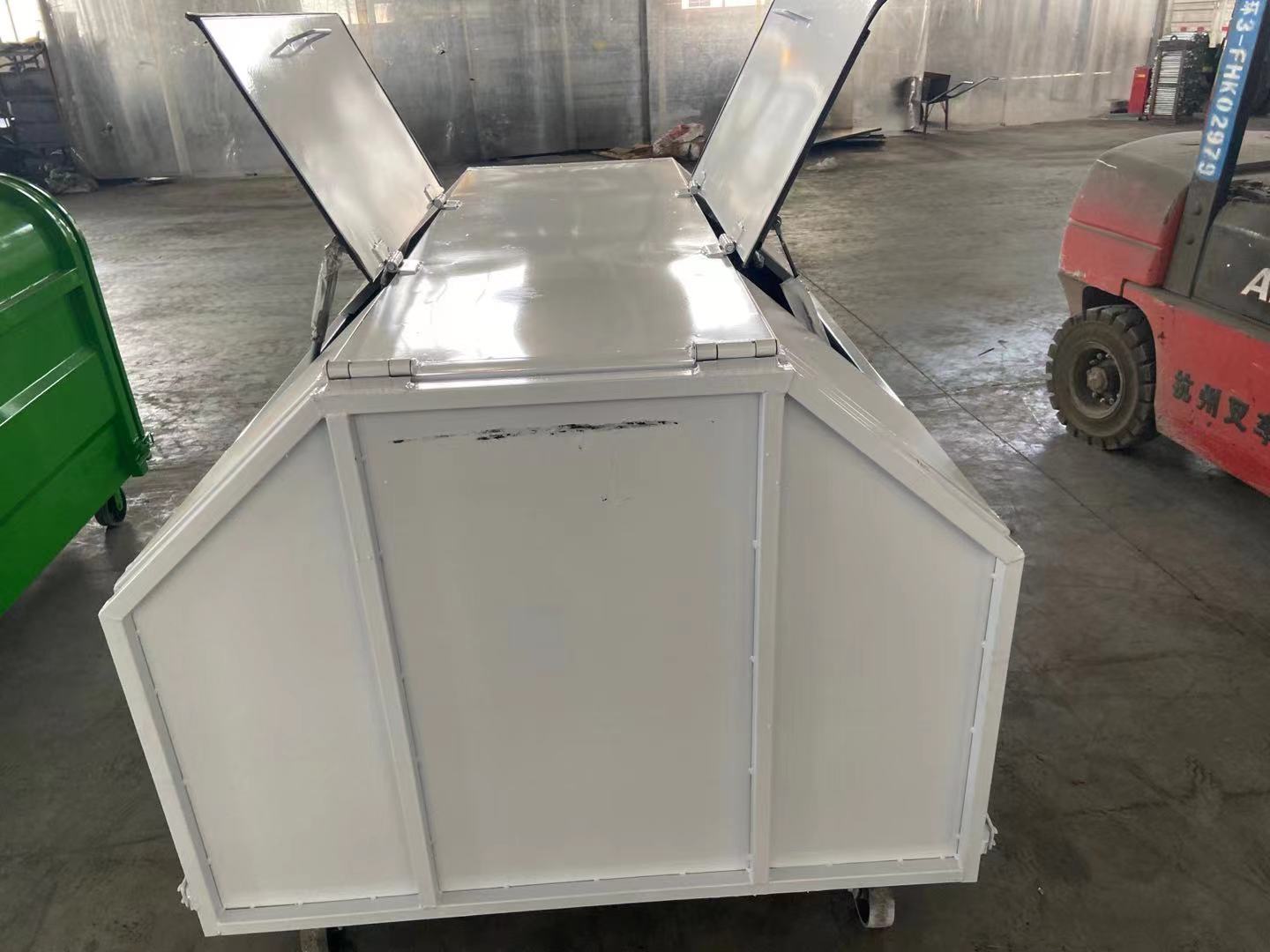 厂家直发勾臂式垃圾箱供应三方垃圾箱批发大型垃圾箱&nbsp;&nbsp;环卫垃圾箱