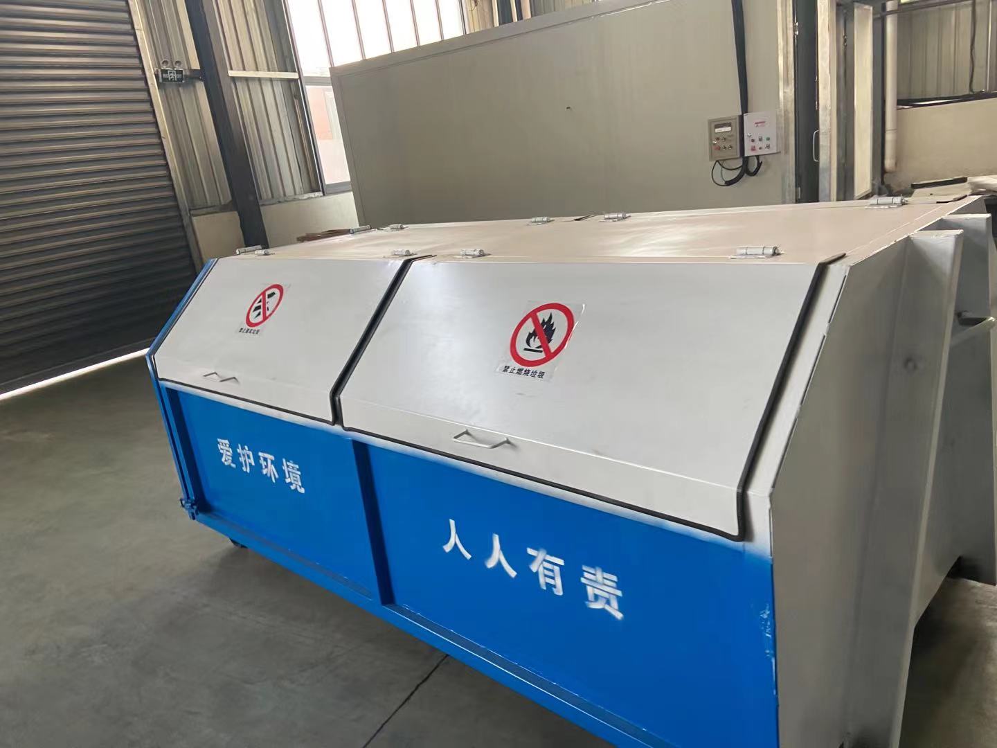 定制勾臂垃圾箱供应三方铁垃圾箱款式齐全 三方垃圾箱