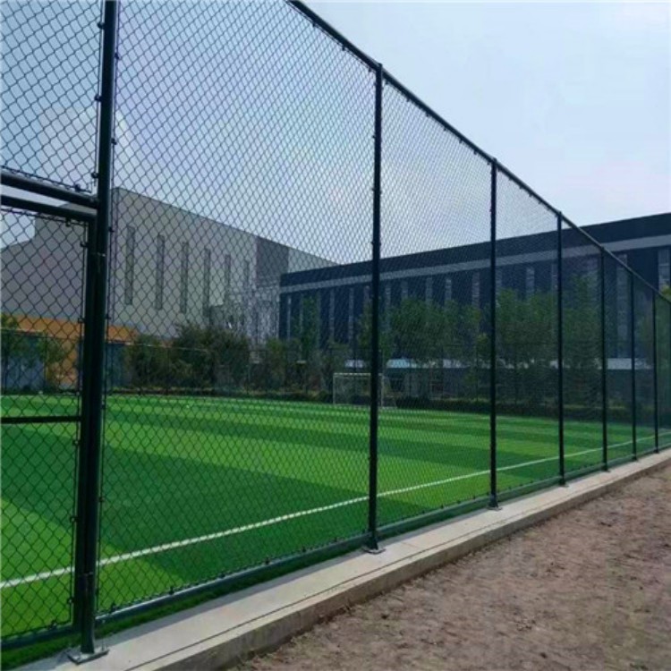 厂家生产篮球场围网 笼式足球场围栏 PVC勾花网护栏网