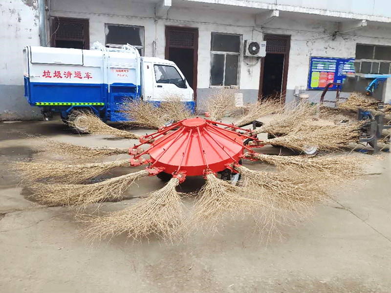 厂家制造拖挂式风火轮扫地机 牧场农场用牵引式扫地机&nbsp;&nbsp;拖挂式扫地机
