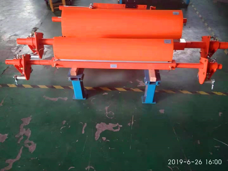 一道头部650-2000型皮带清扫器  聚氨酯刮板无动力滚刷  一道清扫器  二道清扫器  三道空段清扫器