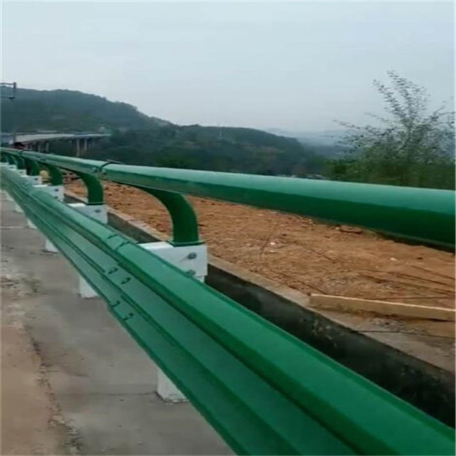 江苏无锡宜兴市波形梁护栏板厂家批量价  波形护栏板  三波护栏板