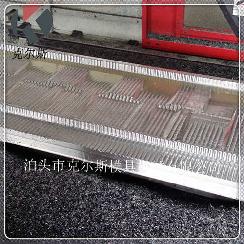 供应彩色蛭石瓦模具1340*420mm&nbsp;&nbsp;彩石金属瓦模具&nbsp;&nbsp;钢质金属瓦模具&nbsp;&nbsp;多彩蛭石瓦模具