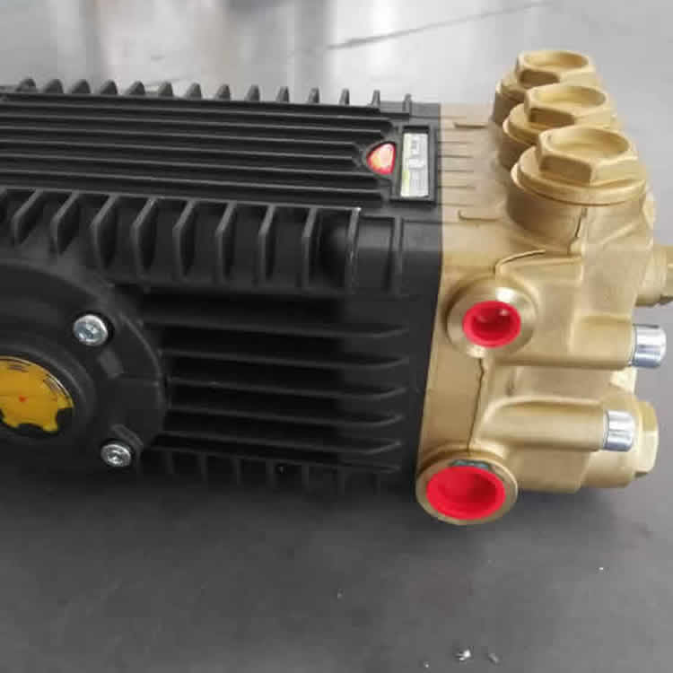 意大利进口INTERPUMP高压柱塞泵清洗机配套泵W1550&nbsp;&nbsp;高压泵&nbsp;&nbsp;进口泵