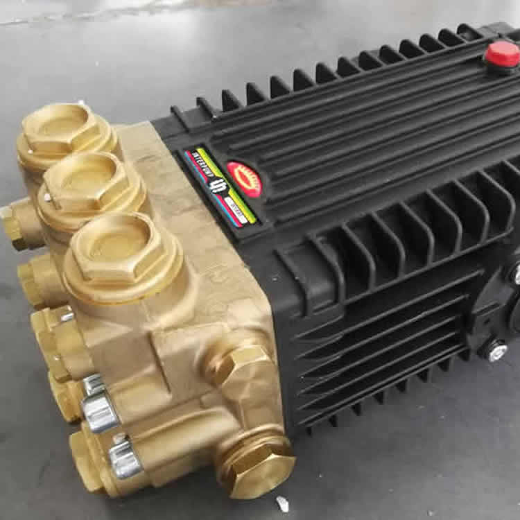 意大利进口INTERPUMP高压柱塞泵清洗机配套泵W1550&nbsp;&nbsp;高压泵&nbsp;&nbsp;进口泵