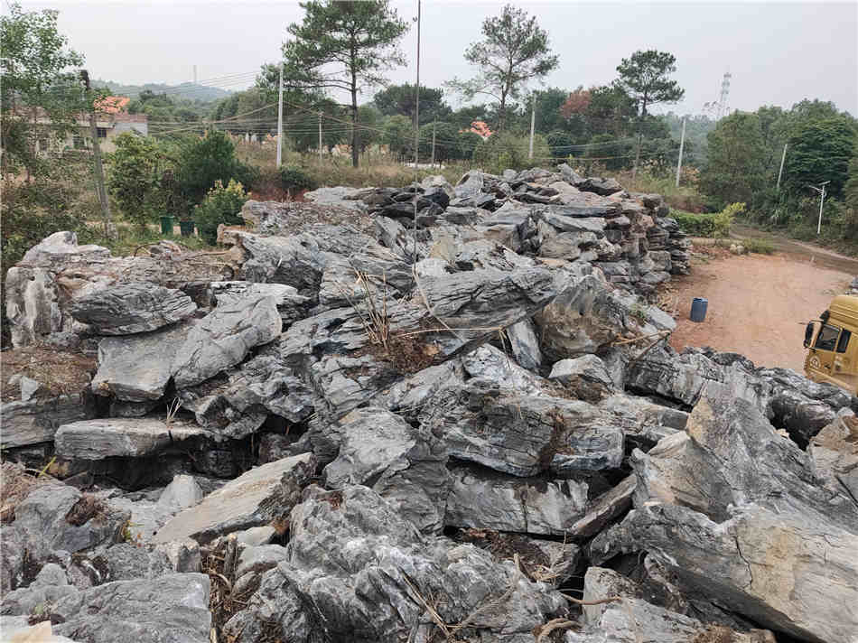 广东英石原产地 大英石景观假山石 英德厂家批发&nbsp;&nbsp;大英石的价格&nbsp;&nbsp;大英石多少钱&nbsp;&nbsp;假山制作 草坪点缀