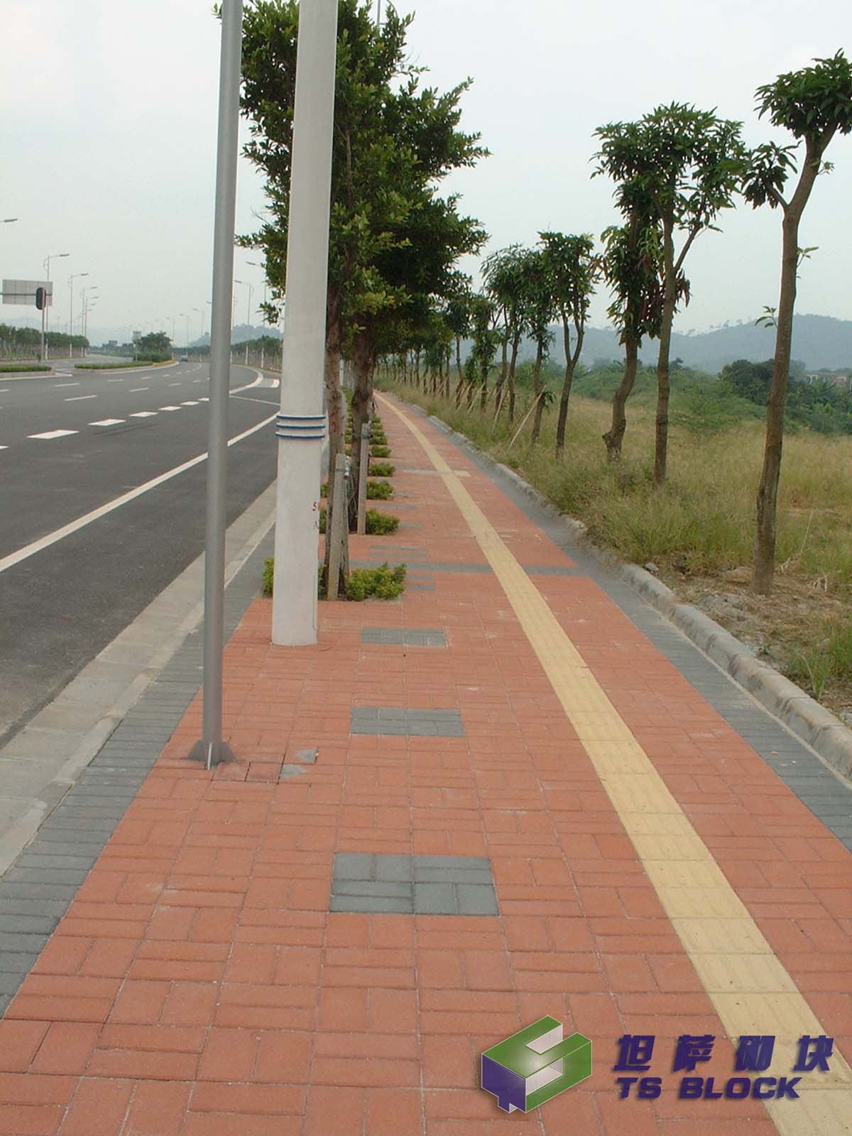 北京房山生产销售混凝土路面砖  北京混凝土路面砖  天津混凝土路面砖  河北混凝土板路面砖
