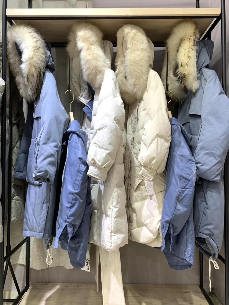 杭州知名品牌艾思羽绒服直播下架女装折扣尾货批发&nbsp;&nbsp;女装批发