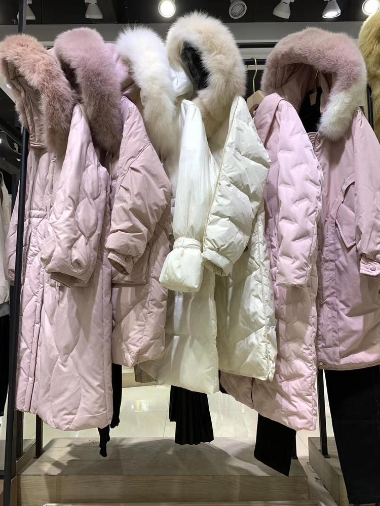 杭州知名品牌艾思羽绒服直播下架女装折扣尾货批发&nbsp;&nbsp;女装批发