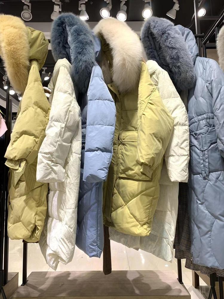 杭州知名品牌艾思羽绒服直播下架女装折扣尾货批发&nbsp;&nbsp;女装批发