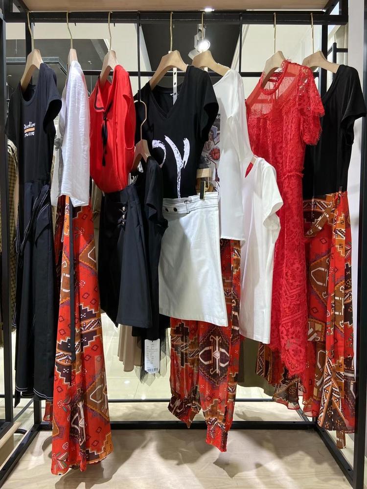 香港品牌华丹尼夏女装折扣走份直播货源&nbsp;&nbsp;女装折扣货源