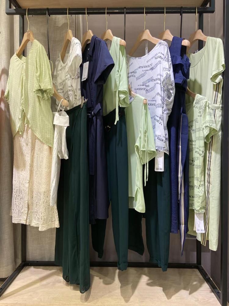 香港品牌华丹尼夏女装折扣走份直播货源&nbsp;&nbsp;女装折扣货源