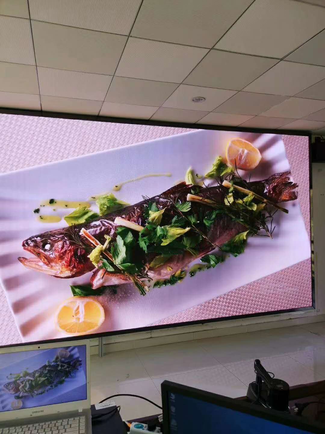 宴会厅想做20平方全彩LED显示屏厂家全包的价格预算  P3彩色电子屏  P3LED无缝拼接屏  P3LED舞台屏