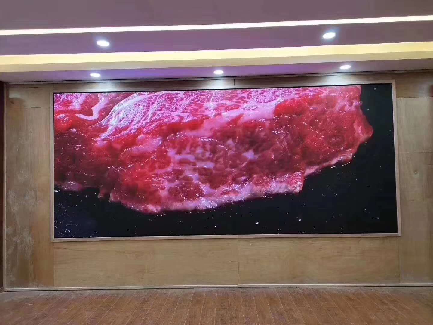 室内P2全彩高清显示屏一般用在哪些场所，价格贵吗？  P2彩色电子屏  P2LED高清屏  观看具2米的屏幕