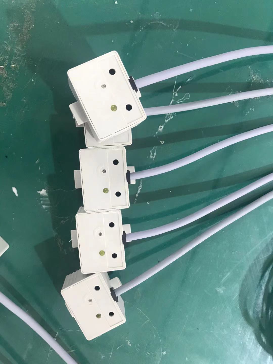 贴壁非接触式感应液位开关，隔着塑料检测液位传感器  隔着塑料检测液位开关