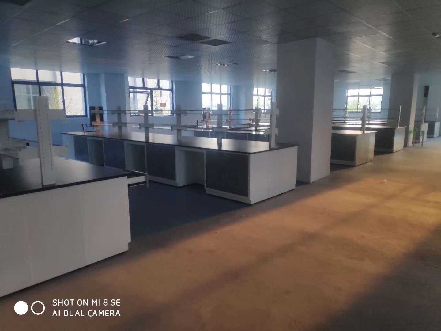 北海通风柜-实验台-试剂柜-实验室家具上门安装  北海实验室家具  北海实验台  实验台厂家