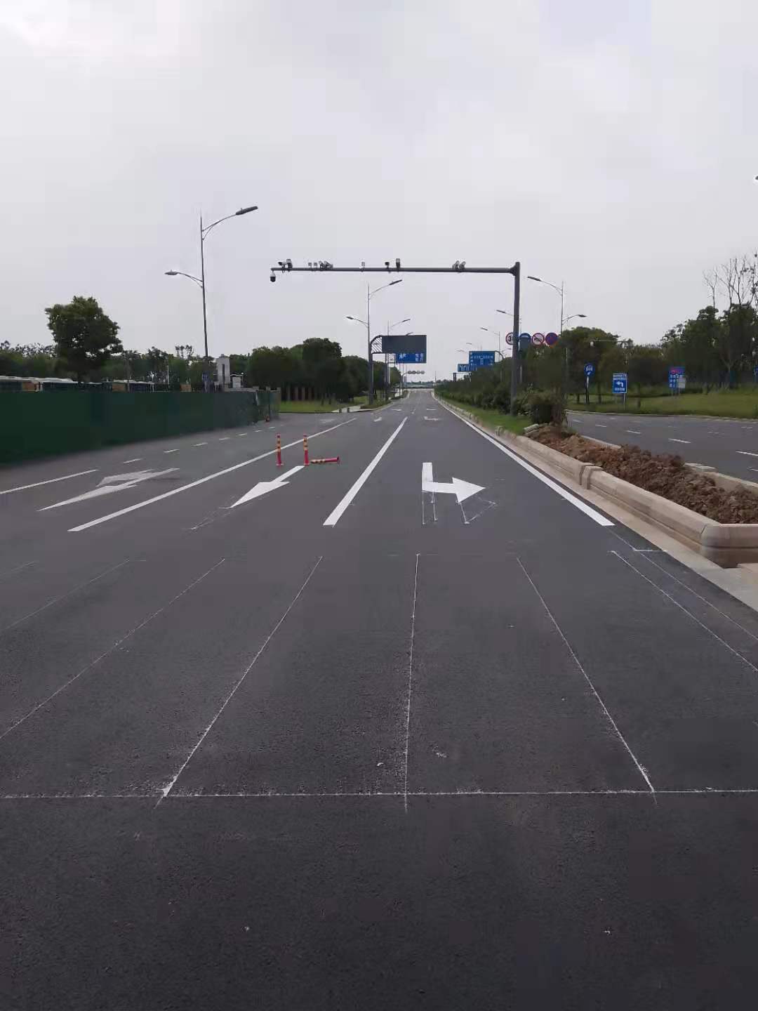 道路划线【南京道路划线】南京道路划线价格  南京厂区划线  南京停车位划线