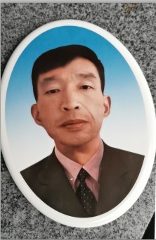 石碑上的遗像 哪有做烤瓷遗相  石碑上的相片  石碑陶瓷相片  石碑瓷砖相片