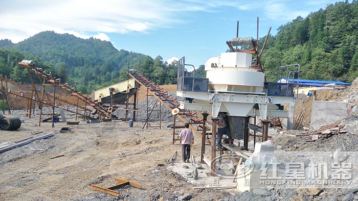 建筑垃圾再生记:一台流动石料破碎机就能搞定T5