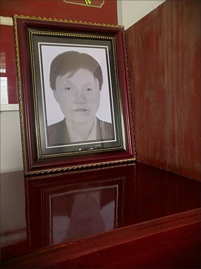 瓷像制作 烤磁遗相制做厂家  椭圆形墓碑照片  椭圆形墓碑瓷像  哪里有卖烤磁遗相的