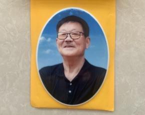 石碑上的照片 哪个地方做烤瓷相片  石碑陶瓷相片  石碑瓷砖相片  烧制石碑遗像
