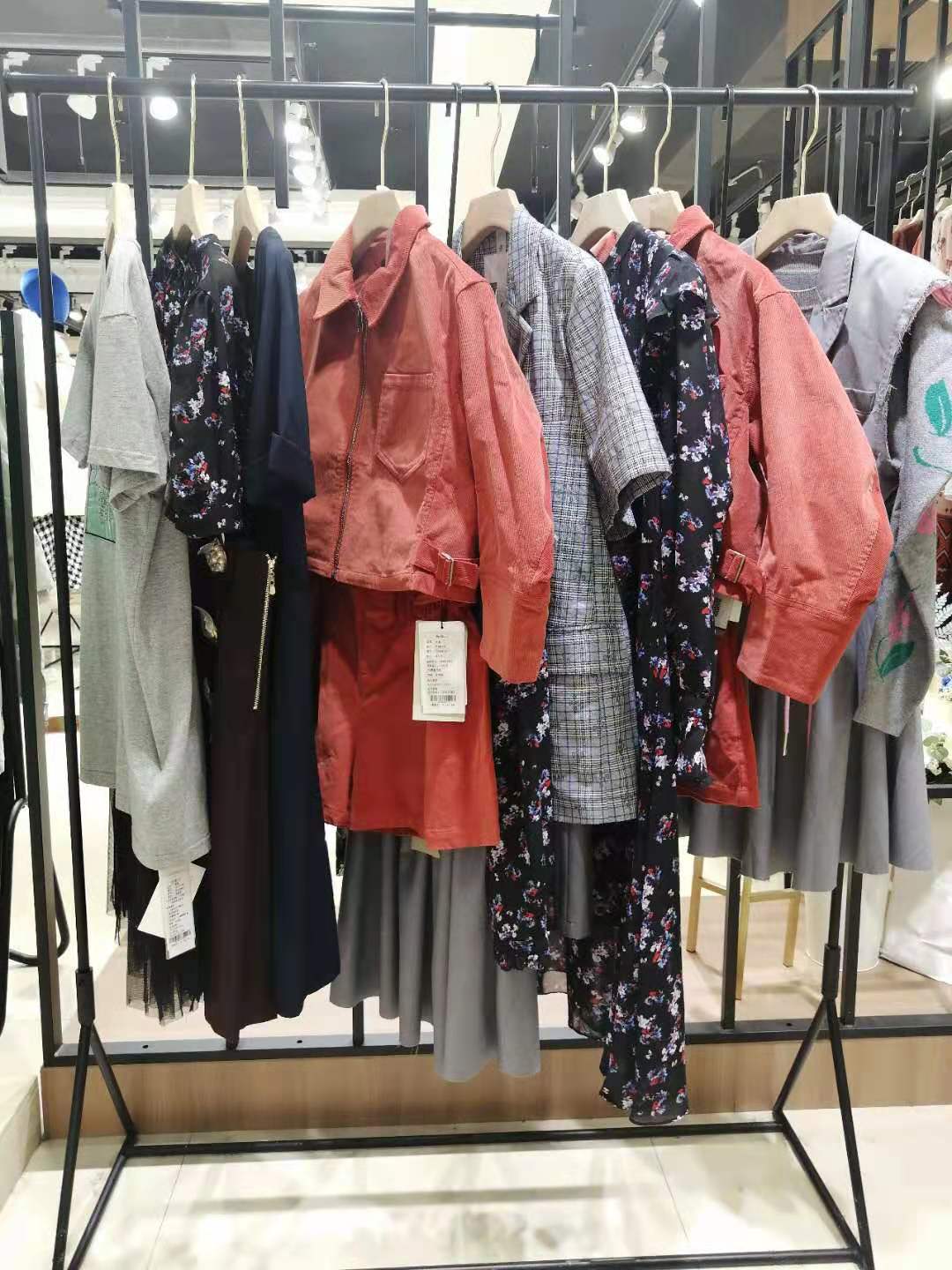 香港高端品牌艺素国际春夏电商女装尾货批发市场&nbsp;&nbsp;女装批发