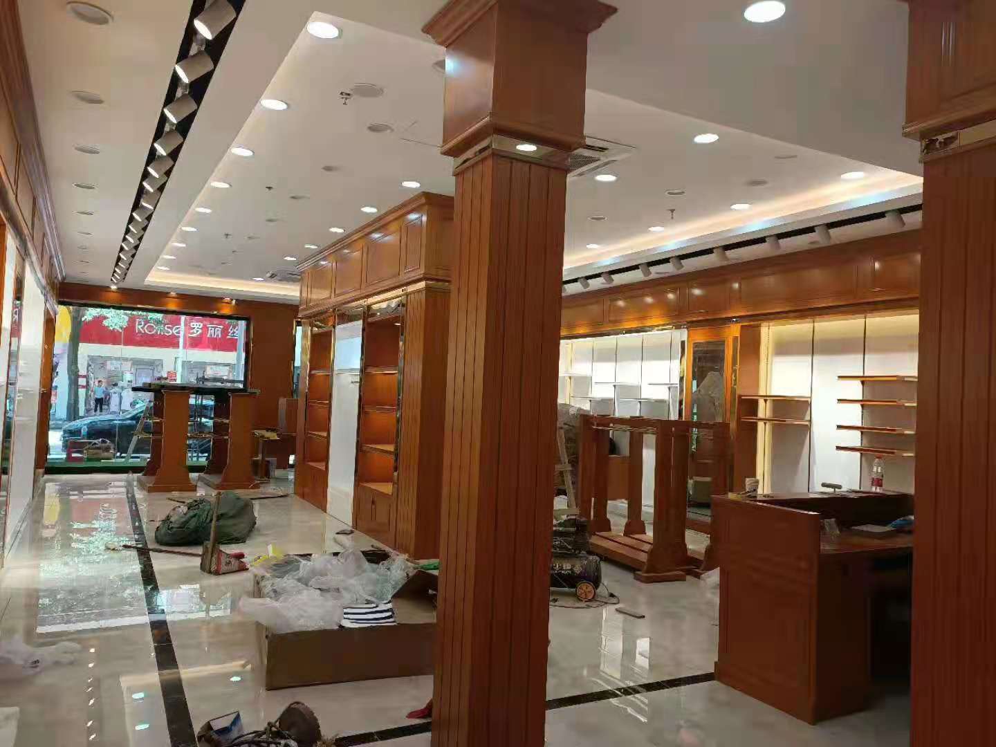 海南服装柜定制海南服装柜台设计海南展柜定制厂家  海南服装展柜加工  海南服装柜台安装