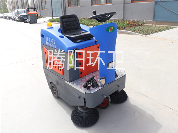 扫地车厂家产品贵与便宜的区别  环卫车  电动驾驶式扫地车