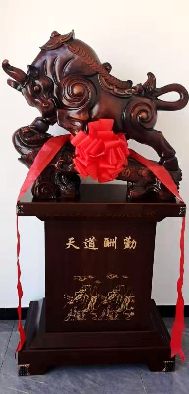西安仿红木牛摆件 开业乔迁牵头牛摆件 天道酬勤牛