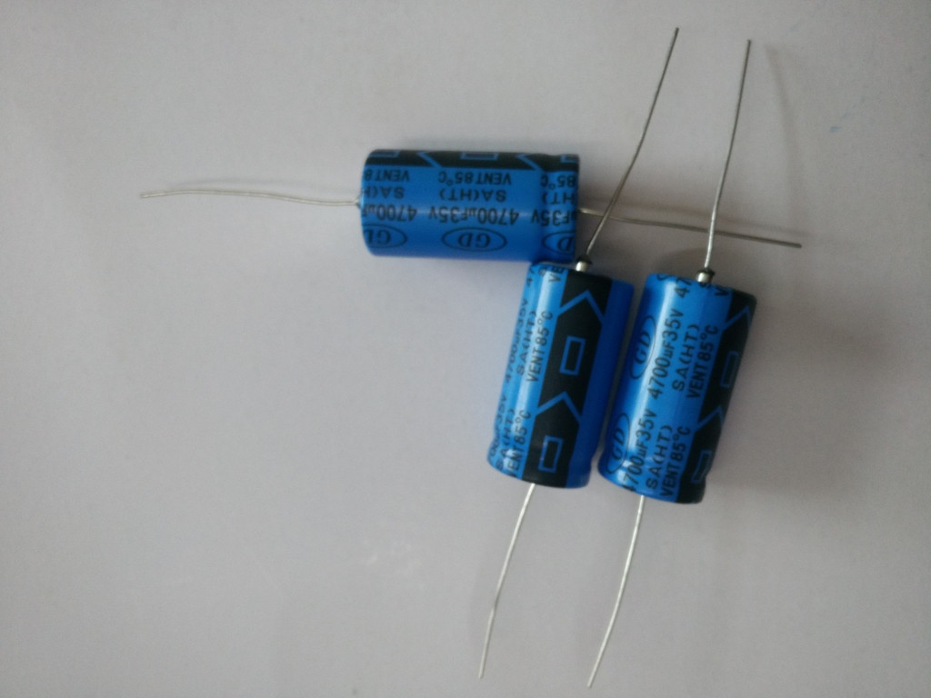 耐震耐高温耐冷4700UF35V SA卧式轴向电解电容&nbsp;&nbsp;双极性电解电容&nbsp;&nbsp;插件铝电解电容