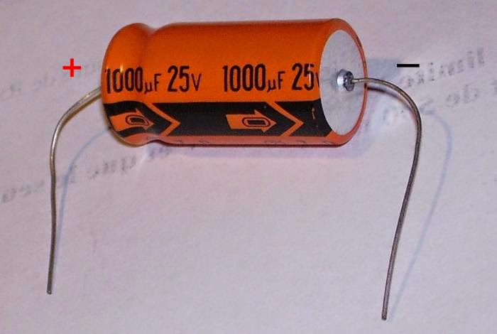 耐震耐高温耐冷4700UF35V SA卧式轴向电解电容&nbsp;&nbsp;双极性电解电容&nbsp;&nbsp;插件铝电解电容