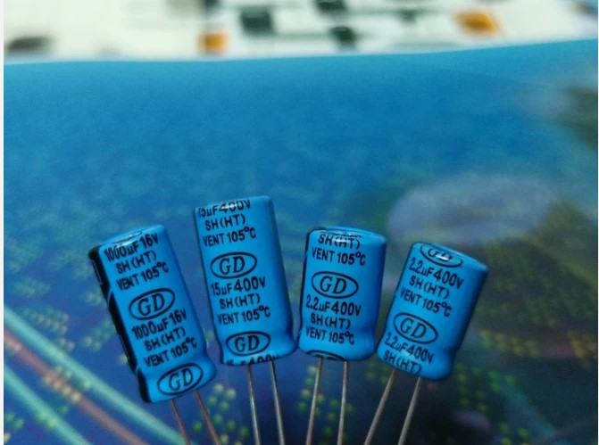 100μF 電解電容器 100V dc，通孔&nbsp;&nbsp;插件铝电解电容&nbsp;&nbsp;长寿命电解电容&nbsp;&nbsp;耐高温低阻抗电容