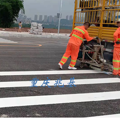 北碚生活小区画消防通道网格线 重庆马路热熔标线公司  北碚小区画线  北碚画消防网格  重庆马路标线