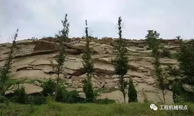 废弃矿山披绿装 青岛对付建筑废物有方法  假山瀑布流水  塑石假山瀑布  园林景观假山制作