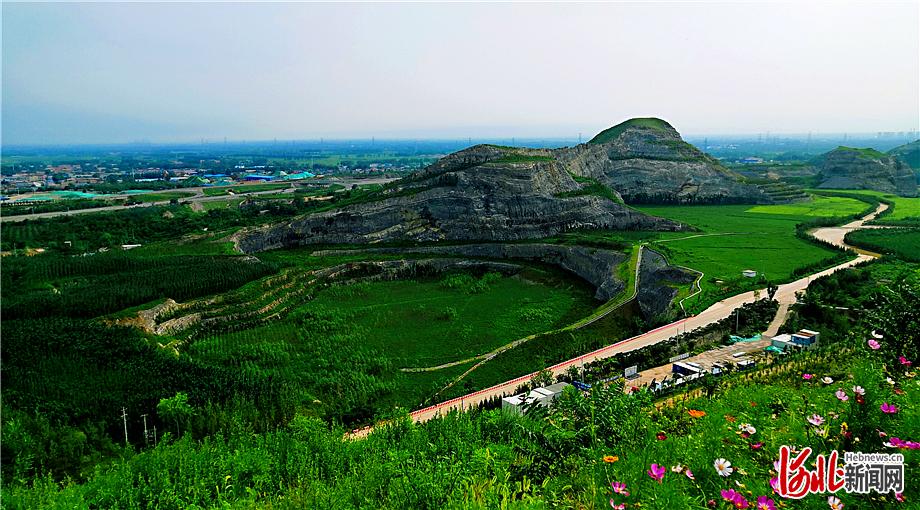 如何从假山瀑布设计中打造国家级旅游文化艺术小镇  假山瀑布流水  塑石假山瀑布  园林景观假山制作