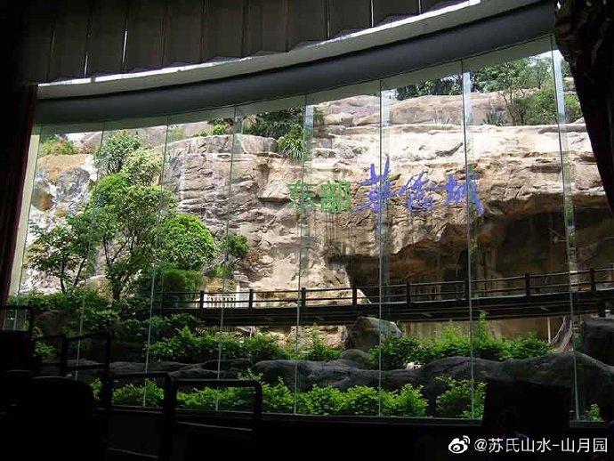 大型GRC假山瀑布工艺实现矿山修复愿景 假山瀑布流水 塑石假山瀑布 园林景观假山制作