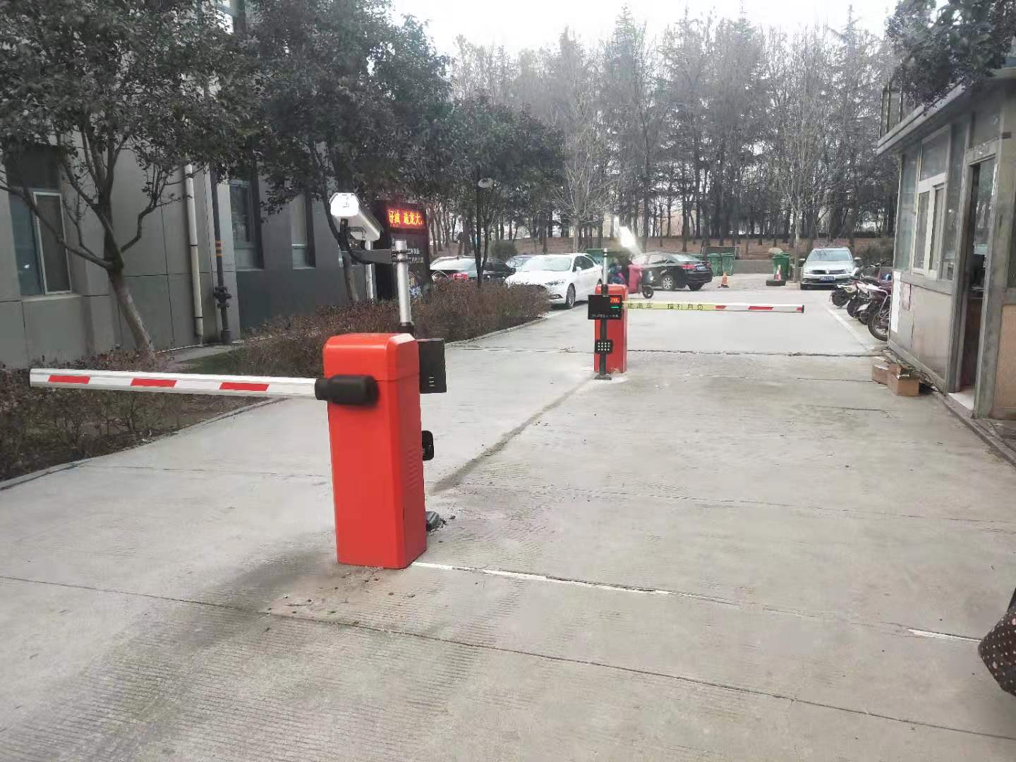 快速了解泰安学校一箭智能升降柱  摆闸  翼闸  道闸