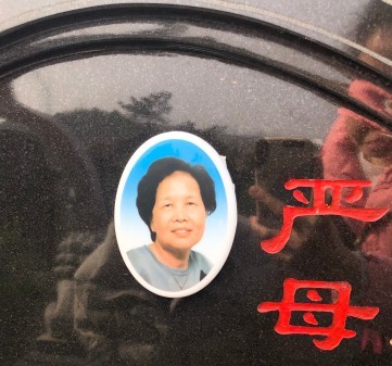 石碑烤瓷相片的粘贴  瓷像片价格  石碑上做头像照片  墓碑瓷像  烤瓷像