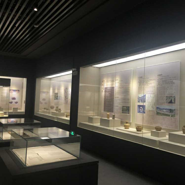 博物馆平柜制作-成都博物馆展柜定制工厂-隆城展示