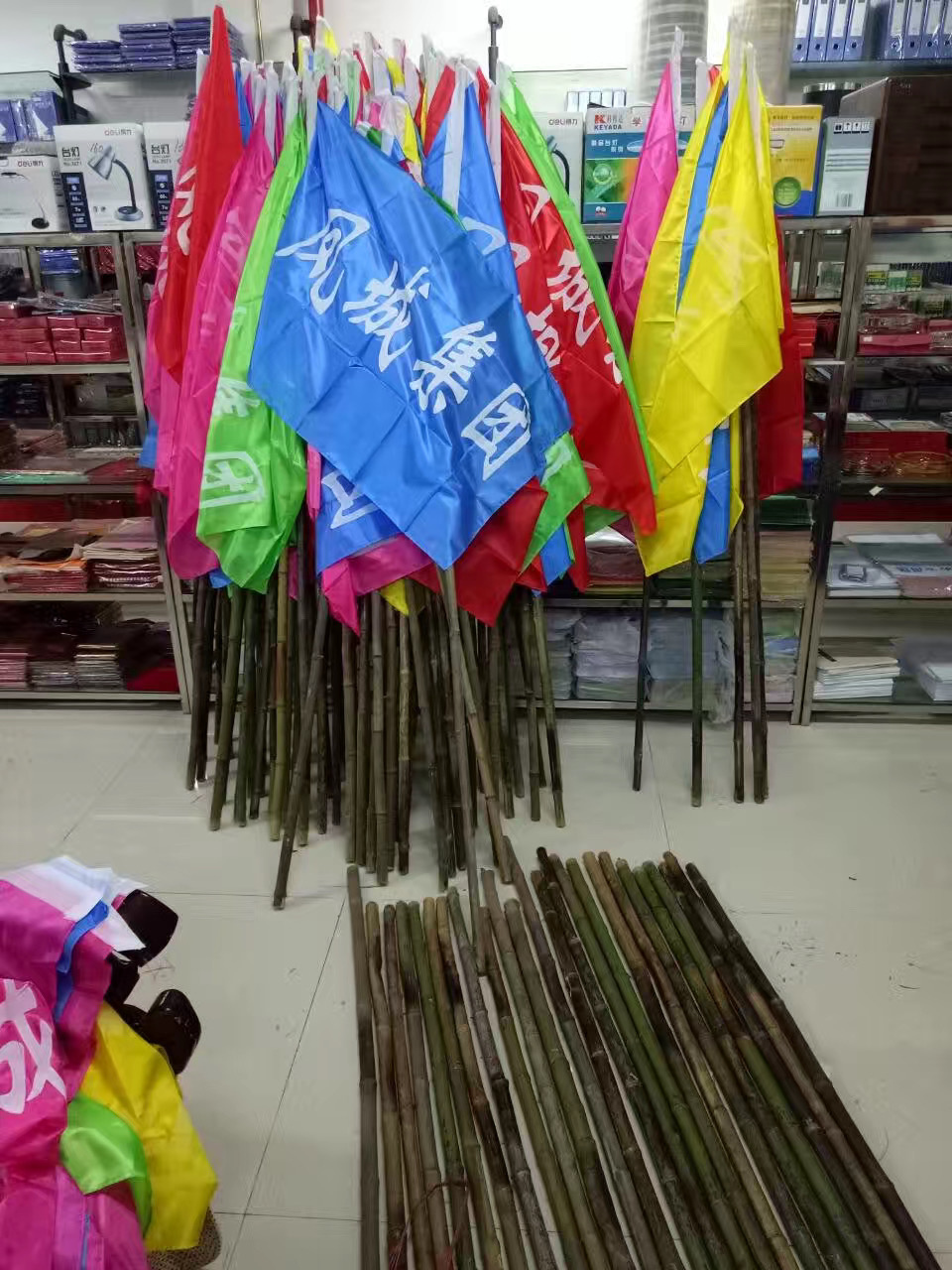 西安校庆彩旗定做，公司logo红旗，现货会议背景红旗批发