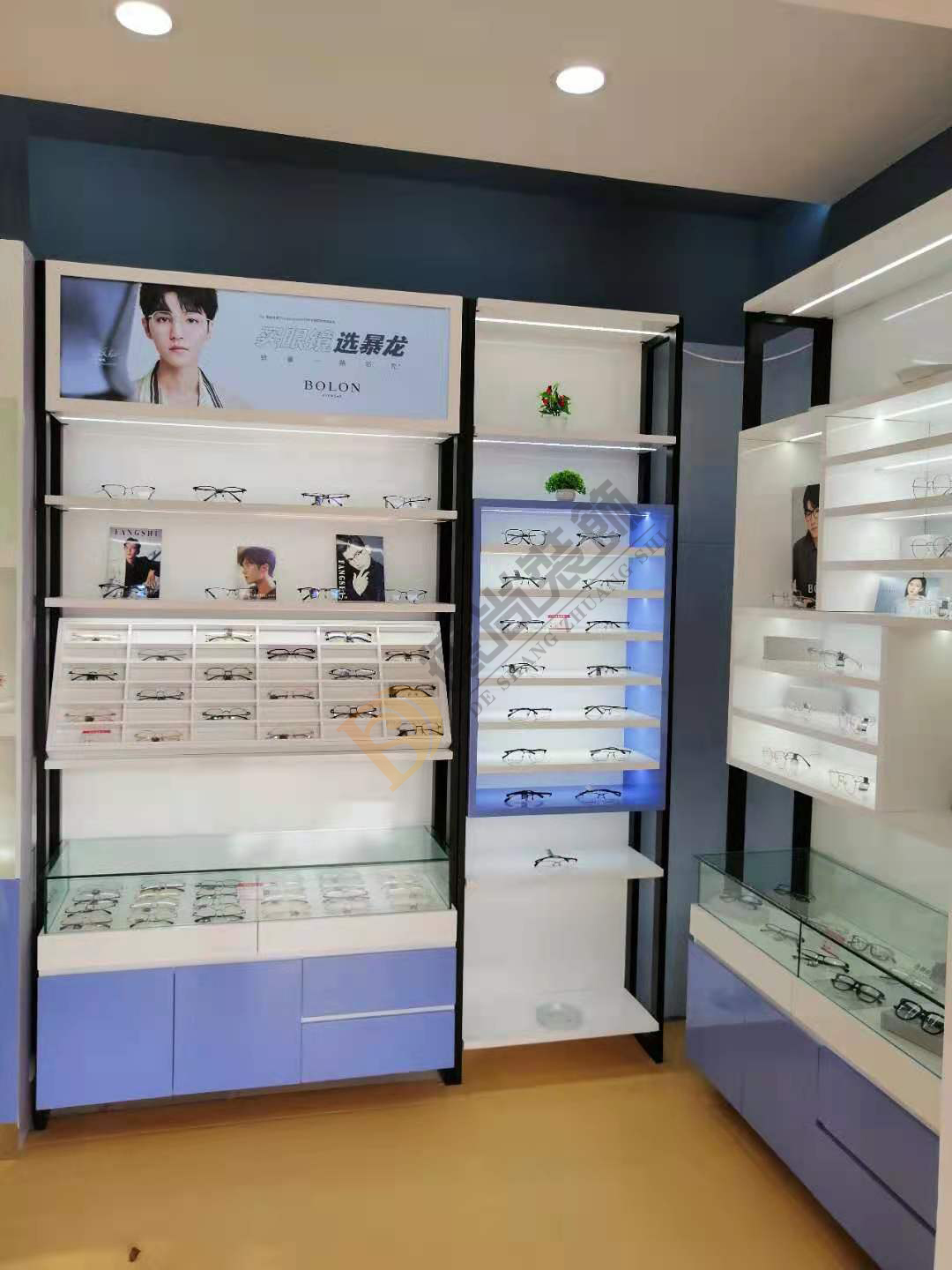 最新工艺专业眼镜店装修，展柜定制厂家  眼镜店装修设计  眼镜展柜定制