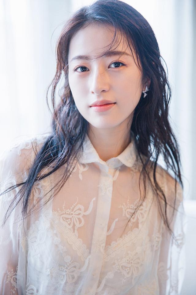 周雨彤翻包植入费用 周雨彤代言商演 周雨彤出场费多少&nbsp;&nbsp;明星商演&nbsp;&nbsp;明星代言&nbsp;&nbsp;明星翻包植入