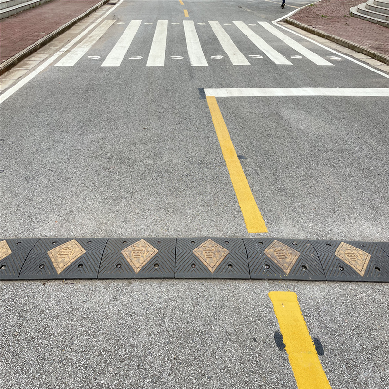 武鸣公园内路面划线  武鸣路面划线